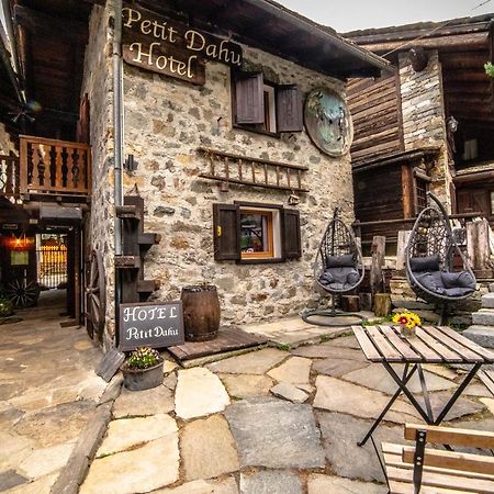 Hotel Petit Dahu - Chambres Et Restaurant Cogne Exterior photo