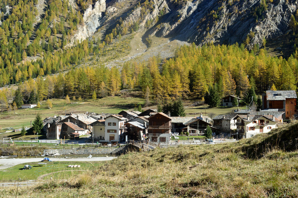 Hotel Petit Dahu - Chambres Et Restaurant Cogne Exterior photo